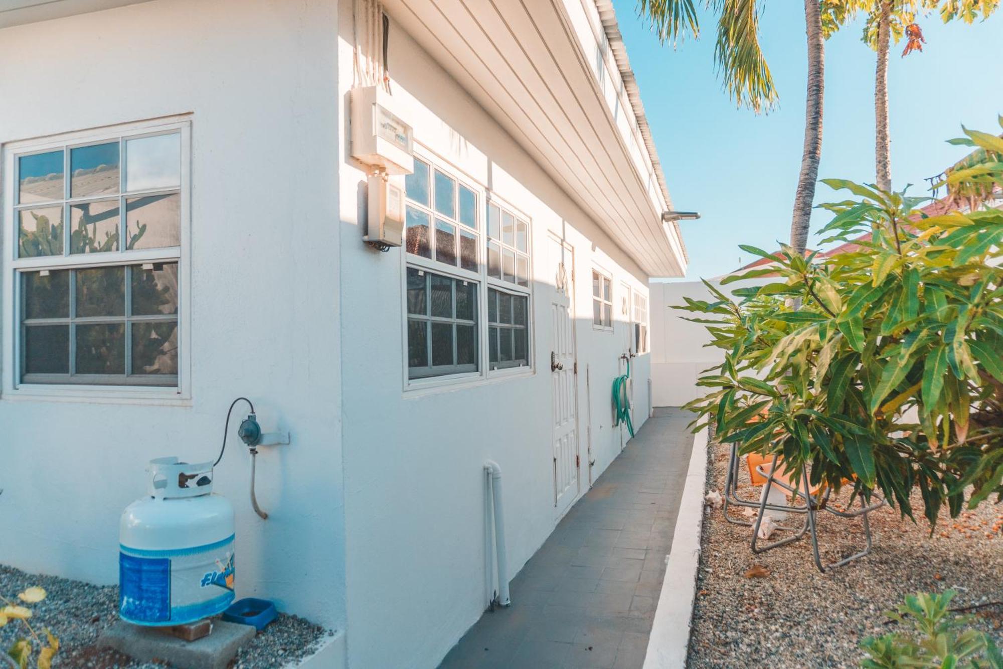 Klip Lagoon Apartsments Oranjestad Ngoại thất bức ảnh